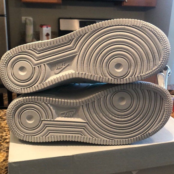 Air Force 1 - Picture 4 of 5